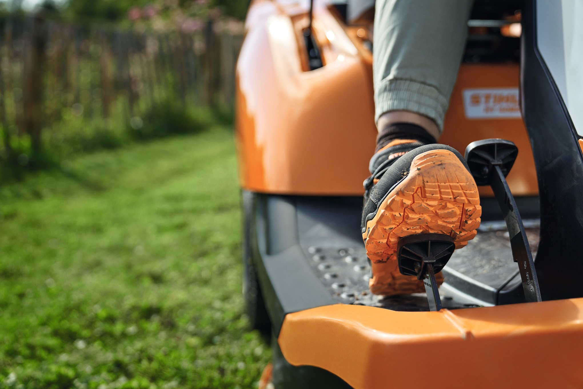 STIHL RT 4082 Ride-On Mower - Image 9